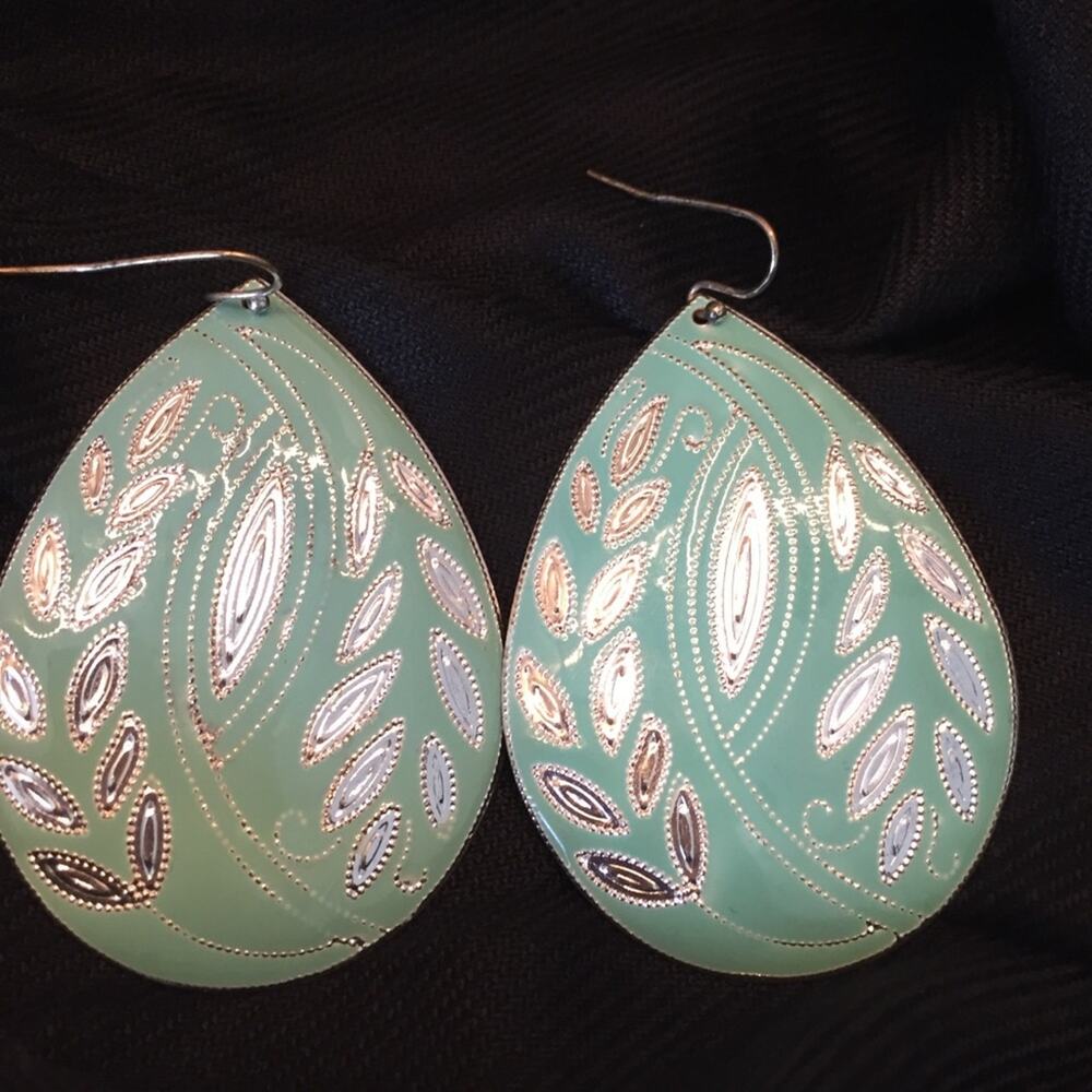 2/$15🔥 Teal Teardrop Earrings